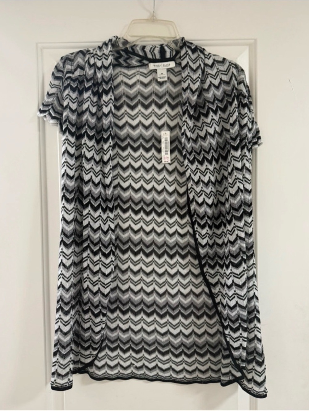 White House Black Market Black & White Chevron Open Cardigan